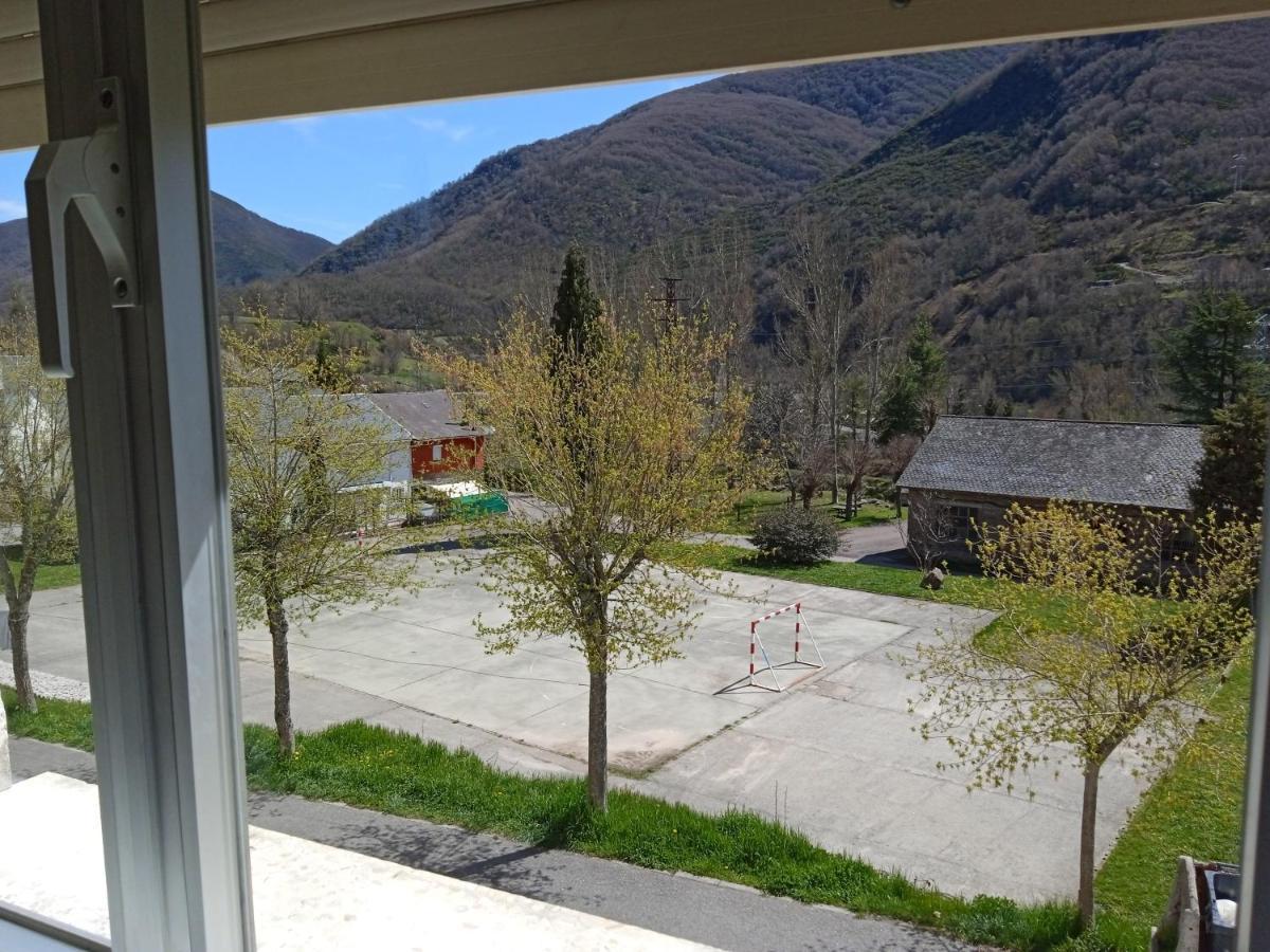 Vut El Refugio Apartment Villablino Luaran gambar