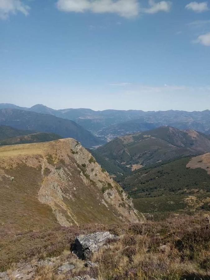 Vut El Refugio Apartment Villablino Luaran gambar
